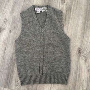 Vintage JRs Pure Wool  Sweater Vest Womens M Gray Cable Knit Fisherman Academia